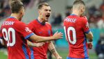Iată o reformulare a titlului: “Meciul dintre Metaloglobus și FCSB, transmis în direct pe postul de televiziune dedicat sportului, de la ora 20:30. Echipa campioană se confruntă cu presiunea de a obține victoria.”