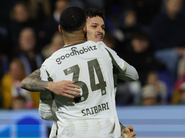 Iată o reformulare a titlului: “Nota impresionantă obținută de Dennis Man după debutul său strălucit la echipa olandeză de fotbal”