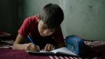 Peste o treime dintre copiii din România trăiesc în condiții de sărăcie, conform unui studiu al organizației Salvati Copiii România, procentul fiind de 75,8% în cazul copiilor cu părinți cu nivel de educație redusea noastră”