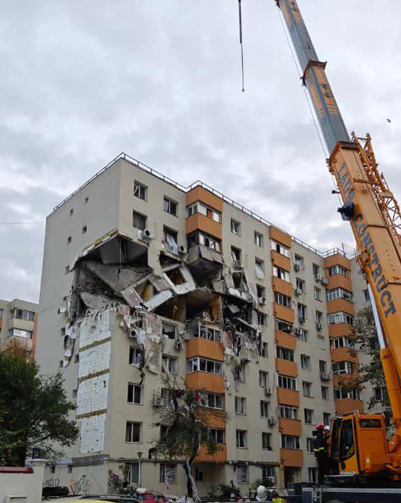 POSIBILĂ EVACUARE DINTR-O CLĂDIRE DIN CENTRUL CAPITALEI DUPĂ O EXPLOZIE/DECLARAȚIA LUI BUJDUVEANU: Imobilul ar putea fi probabil închis