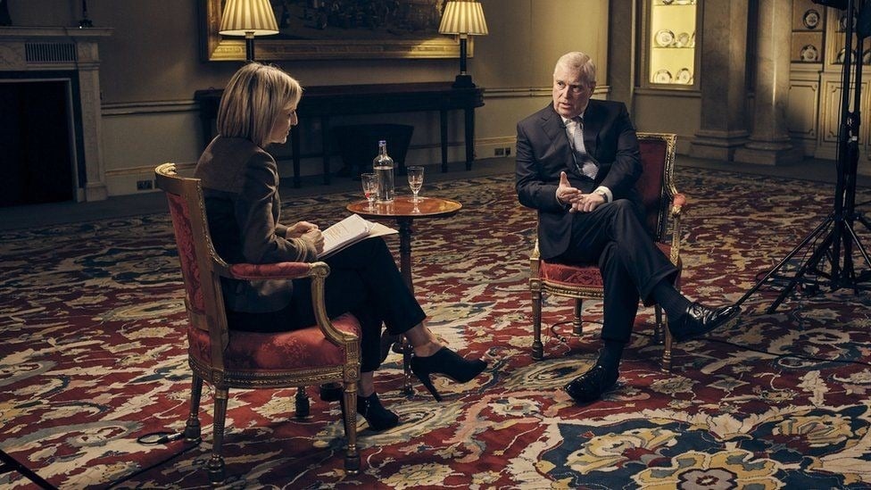 Prințul Andrew al Marii Britanii, implicat în scandalul Epstein, renunță la titlul său regal; fratele regelui Charles al III-lea neagă acuzațiile aduse împotriva saea noastră”