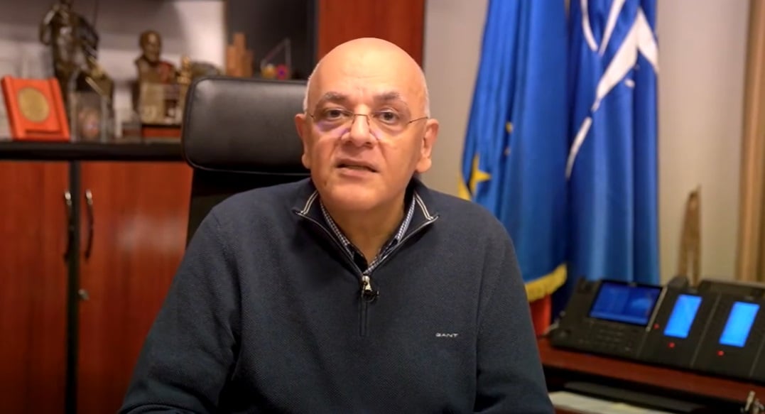 Raed Arafat răspunde criticilor legate de deciziile autorităților privind avertizarea de cod roșu de ploi: Neschimbând poziția, nu putem cere scuze pentru ce nu s-a întâmplat, ci aveam misiunea să avertizăm publicul. Care ar trebui să fie reacția dacă se emite următorul cod roșu: să nu luăm măsuri?ea noastră”