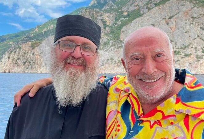 Dan Voiculescu caută să dezvăluie misterul tinereții fără bătrânețe, în timp ce fundația sa participă la un eveniment dedicat alimentației ce promotează longevitateaea noastră”