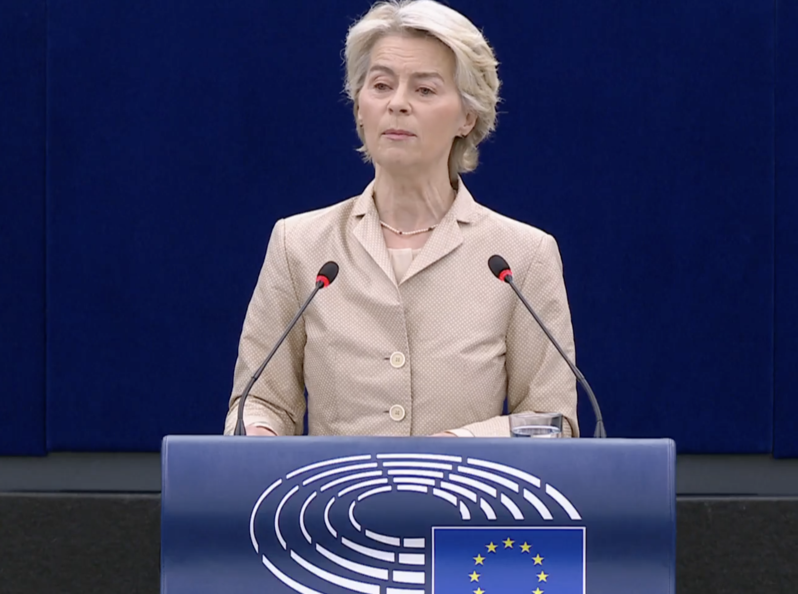 Forumul European: Președinta Comisiei Europene se confruntă cu noi inițiative de destituire din partea grupurilor de extremă stânga și dreapta în Parlamentul European în această săptămânăea noastră”