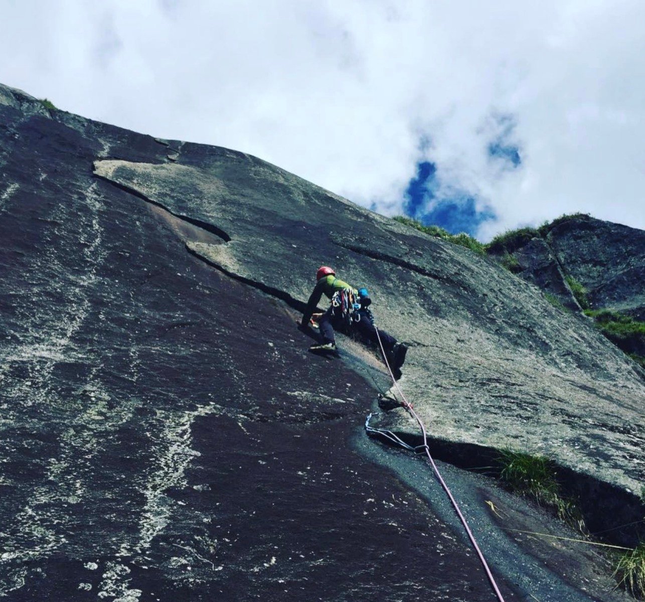 Tânărul american de 23 de ani, Balin Miller, și-a pierdut viața în timp ce escalada traseul El Capitan din Parcul Național Yosemite, transmite în direct pe TikTok.ea noastră”