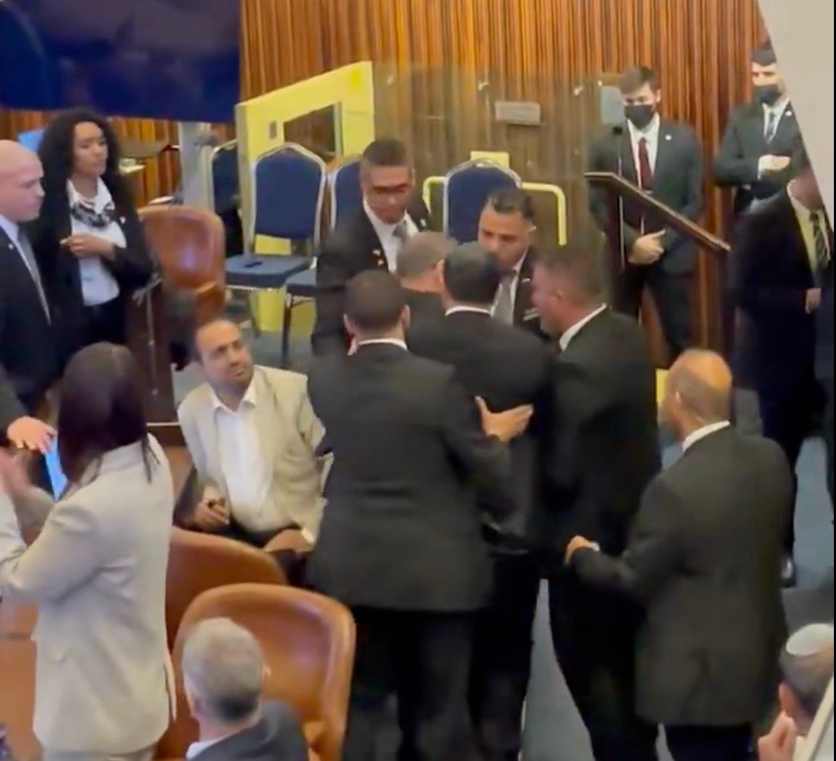 Video: Cuvântul lui Trump în Adunarea Knesset, întrerupt temporar de doi deputați, apoi evacuat de forțele de ordineea noastră”