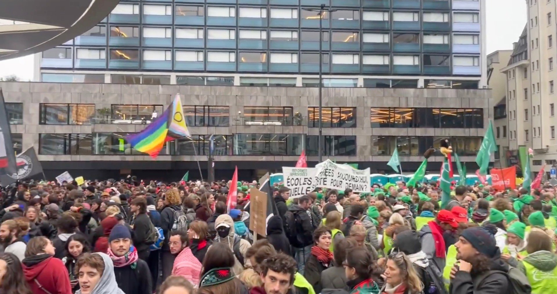 Mii de participanți manifesta în Bruxelles împotriva planurilor de austeritate propuse de Guvernul De Weverea noastră”