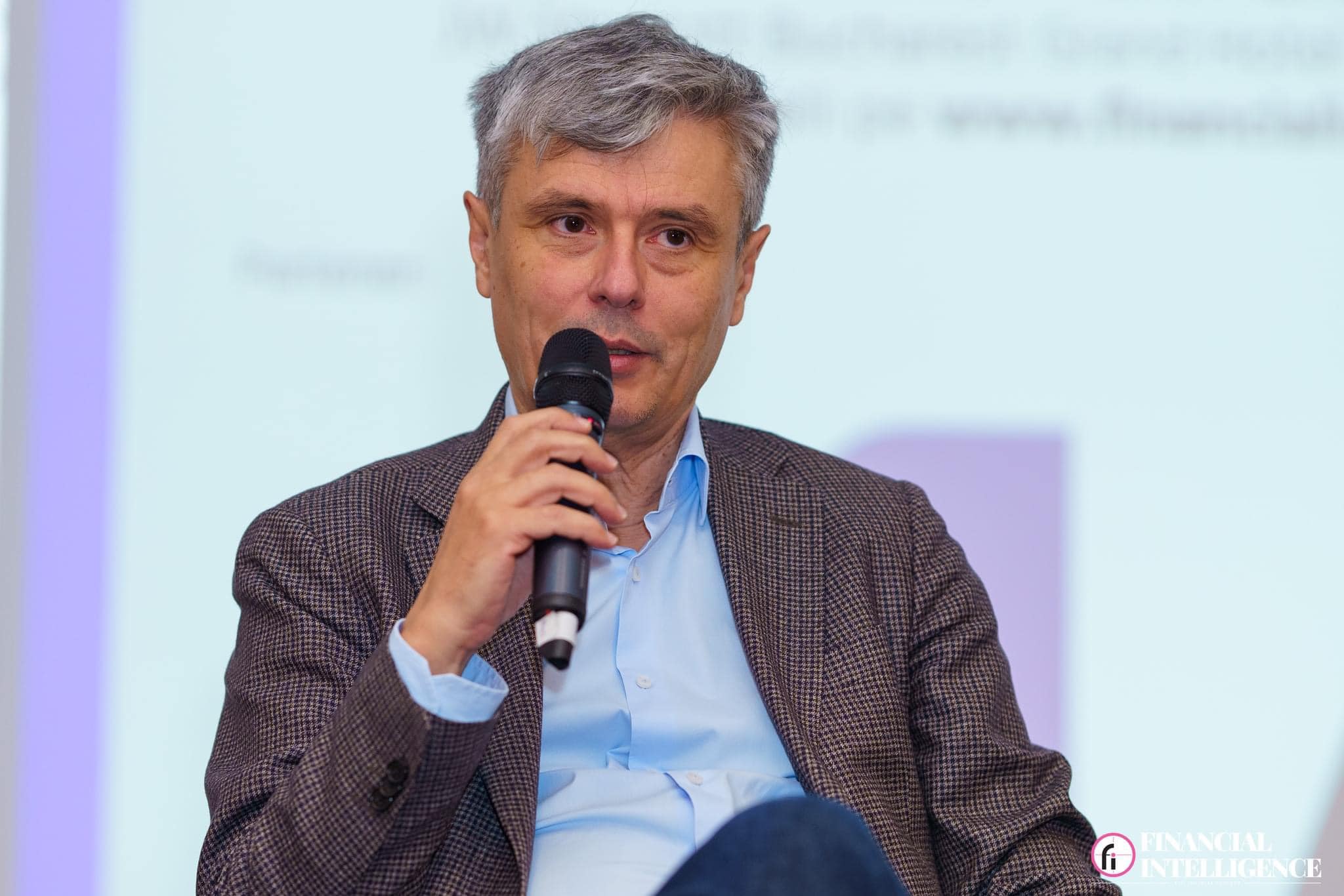 Virgil Popescu subliniaza: Progresul economic al României se bazează pe investiții și minimizarea birocrației. Ca urmare, am dat votul meu în favoarea aprobării Raportului privind modificarea reglementărilor pentru serviciile financiare și stimularea investițiilor.