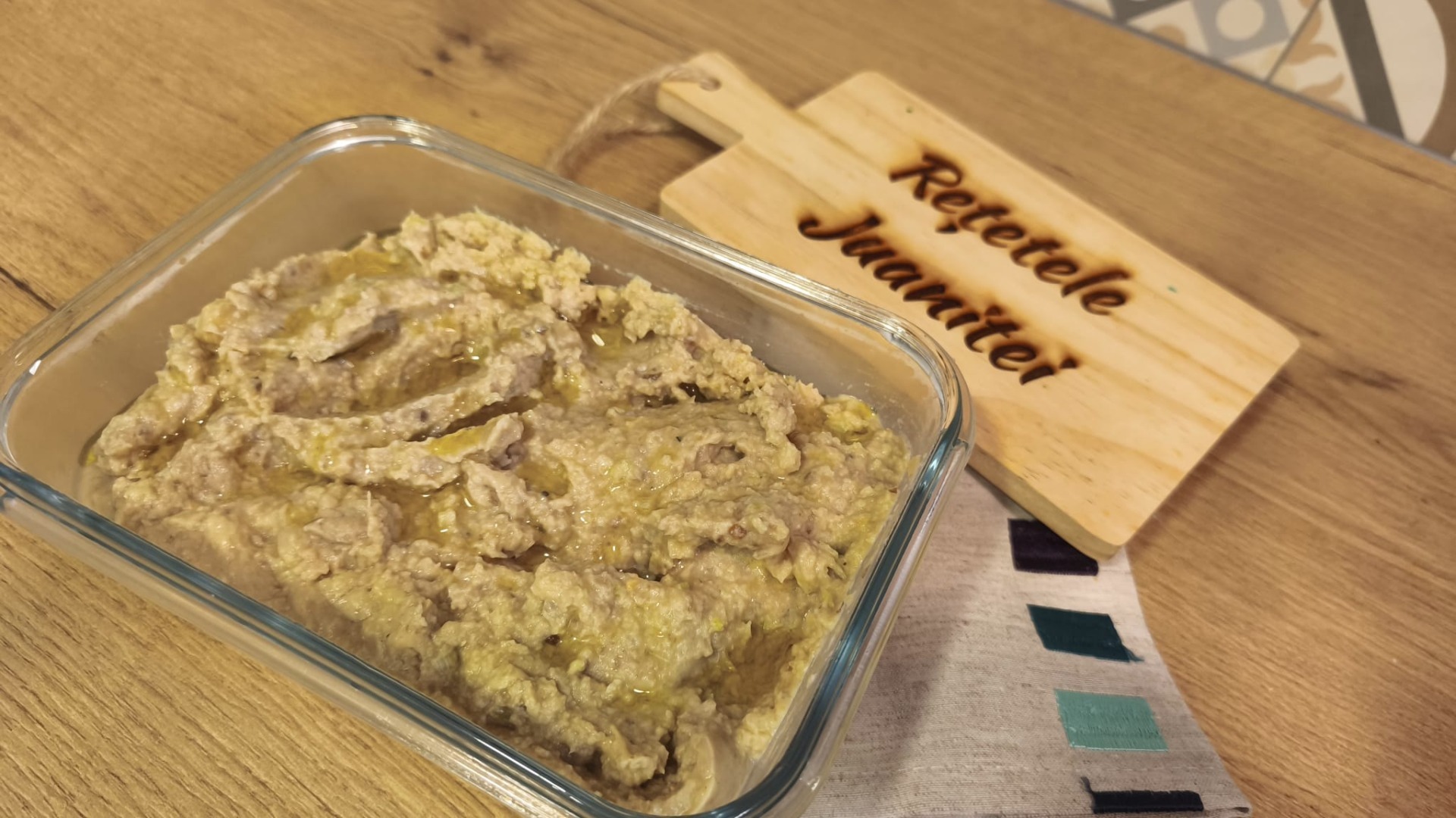 Rețetele Juanitei: Hummus cremos cu năut și pastă de vinete coapte, o interpretare aromată a unui preparat oriental clasicea noastră”