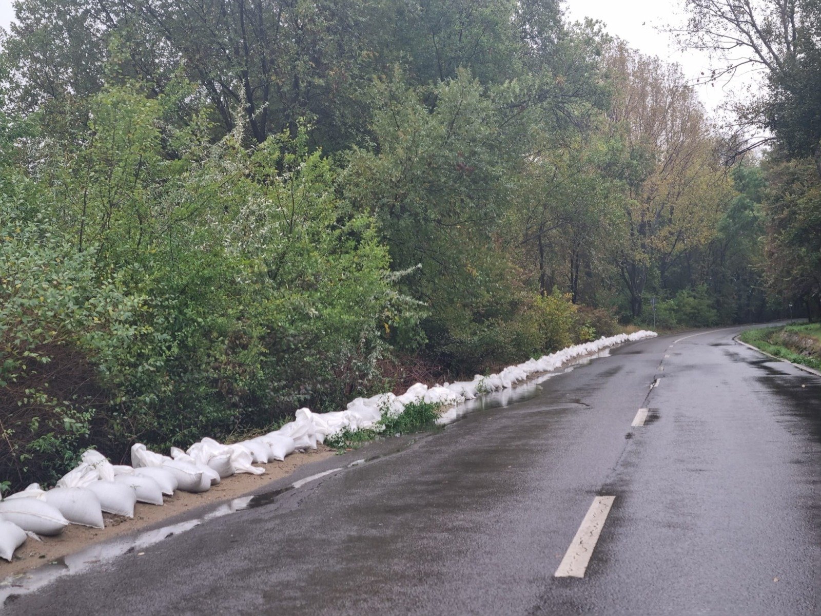 Trafic închis în Valea Portului din Constanța din cauza pericolului de surpare, anunță autoritățile; primarul Chițac recomandă locuitorilor să se pregătească pentru 48 de oreea noastră”