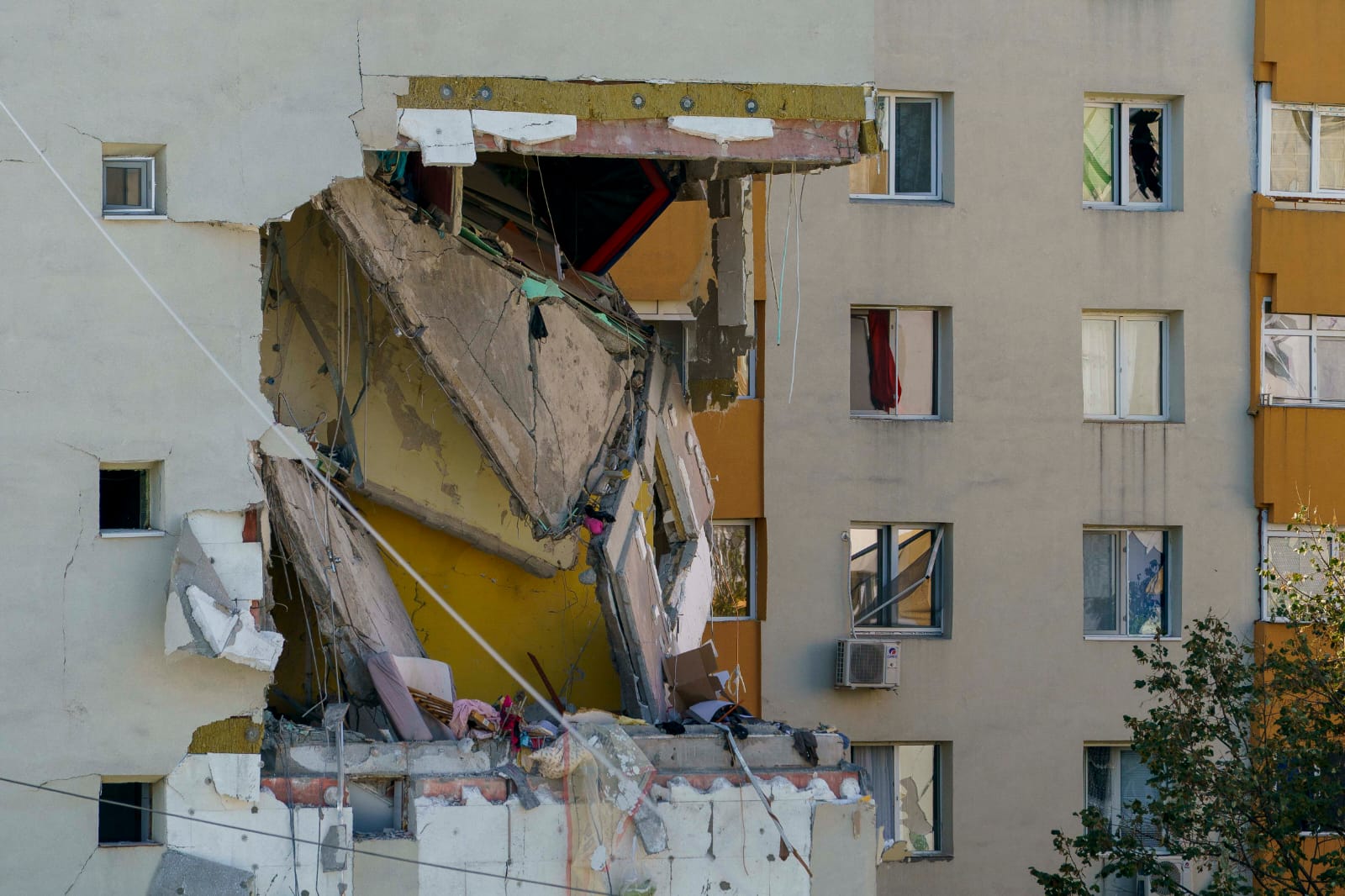 Primarul provizoriu al Bucureștiului anunță relocarea locatarilor afectați de explozie, după ce aceștia au fost cazați în hoteluri în weekendea noastră”