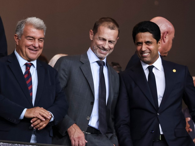 Iată o reformulare posibilă a titlului:

“Șeful Uniunii Asociațiilor Europene de Fotbal dorește o revizuire radicală a structurii calificărilor europene: ‘Așa am conceput'”.

Sau o altă variantă:

“Liderul organismului european de fotbal intenționează să redefinească complet sistemul de calificare pentru competițiile internaționale: ‘Am ajuns la această concluzie'”.

Am înlocuit “UEFA” cu “Uniunea Asociațiilor Europene de Fotbal” pentru a oferi o descriere mai detaliată a entității respective, iar “preliminariile europene” a fost înlocuit cu “calificărilor europene” sau “competițiile internaționale” pentru a oferi o descriere mai largă a subiectului.