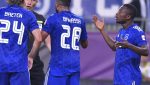 Iată o posibilă reformulare a titlului: “Fost fotbalist al lui FCU Craiova traversează o perioadă dificilă, amenințat de o posibilă paralizie”. 

Sau altă variantă: “Ex-componentă a echipei de fotbal FCU Craiova se confruntă cu o dramă personală, fiind expus riscului unei paralizii”.