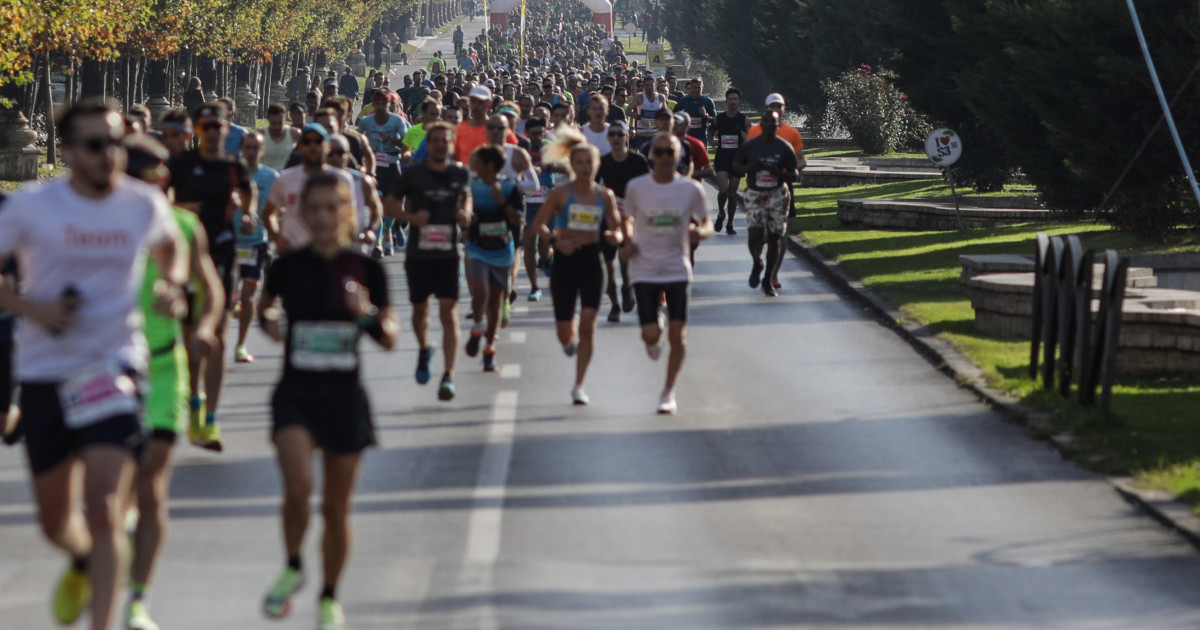 Iată o reformulare a titlului: “Limitări de circulație în București în perioada următoară: Maratonul Bucureștiului 2025 este în plină desfășurare. Măsuri de securitate și sfaturi oferite de către autoritățile responsabile cu menținerea ordinii publice.”