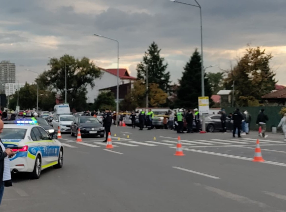 Imagini video: O femeie și un copil în cărucior loviți de o mașină pe șoseaua Berceni din București, femeia decedând, iar copilul fiind dus la spital; Tânărul de 20 de ani, reținut ulterior.ea noastră”