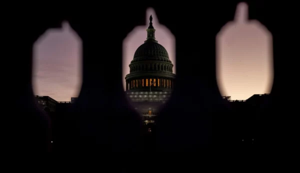 Blocajul guvernamental din SUA: Donald Trump și Congresul nu au reușit să ajungă la un acord pentru bugetul federal, afectând plata celor 2 milioane de militari americani până la finalul perioadei de oprire a activităților.ea noastră”