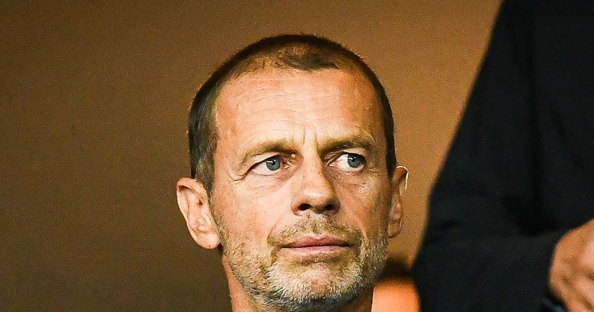 Iată o posibilă reformulare a titlului:

“Formatul Campionatului European urmează să sufere modificări! Șeful UEFA dorește să revizuiască sistemul de calificare după modelul aplicat în principala competiție europeană de fotbal: partide suplimentare”

Am înlocuit “Euro” cu “Campionatul European”, “preliminariile CE” cu “sistemul de calificare”, iar “Liga Campionilor” cu “principala competiție europeană de fotbal”, pentru a oferi o variantă echivalentă și fără referiri la linkuri externe.
