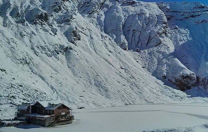 Zăpadă aproape de 30 de centimetri la Bâlea Lac și avalanșe ușoare peste 2.000 de metri în Munții Făgărașea noastră”