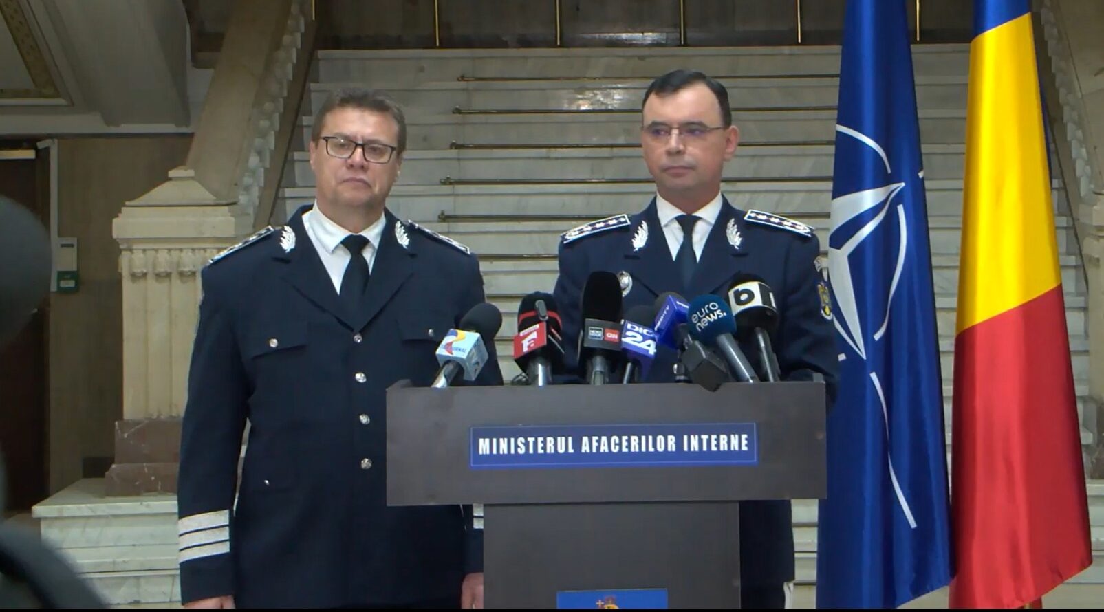 Poliția răspunde acuzațiilor după ce a fost ironizată pentru utilizarea unor bancnote ca recuzită de film: „Sunt considerate falsificate de către Banca Centrală Europeană”ea noastră”