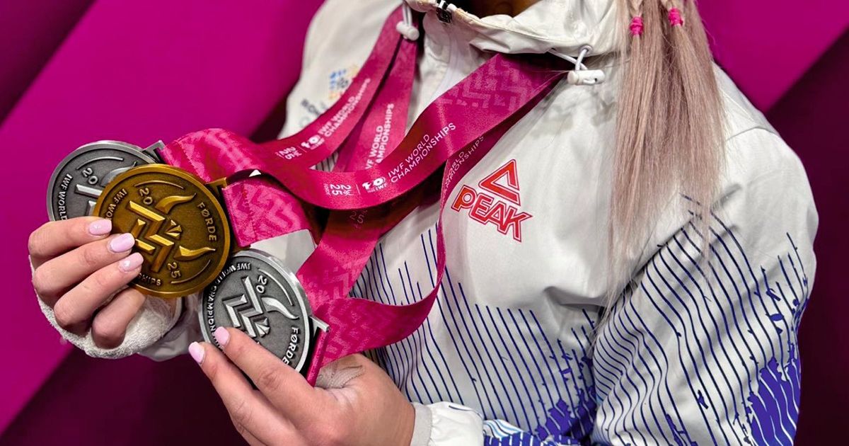 Iată o reformulare a titlului: “Efortul ascuns din spatele reușitelor. Imagini emoționante cu mâinile Mihaelei Cambei, după ce a obținut trei medalii la Campionatele Mondiale de haltere: „Semnele unui adevărat luptător!” “