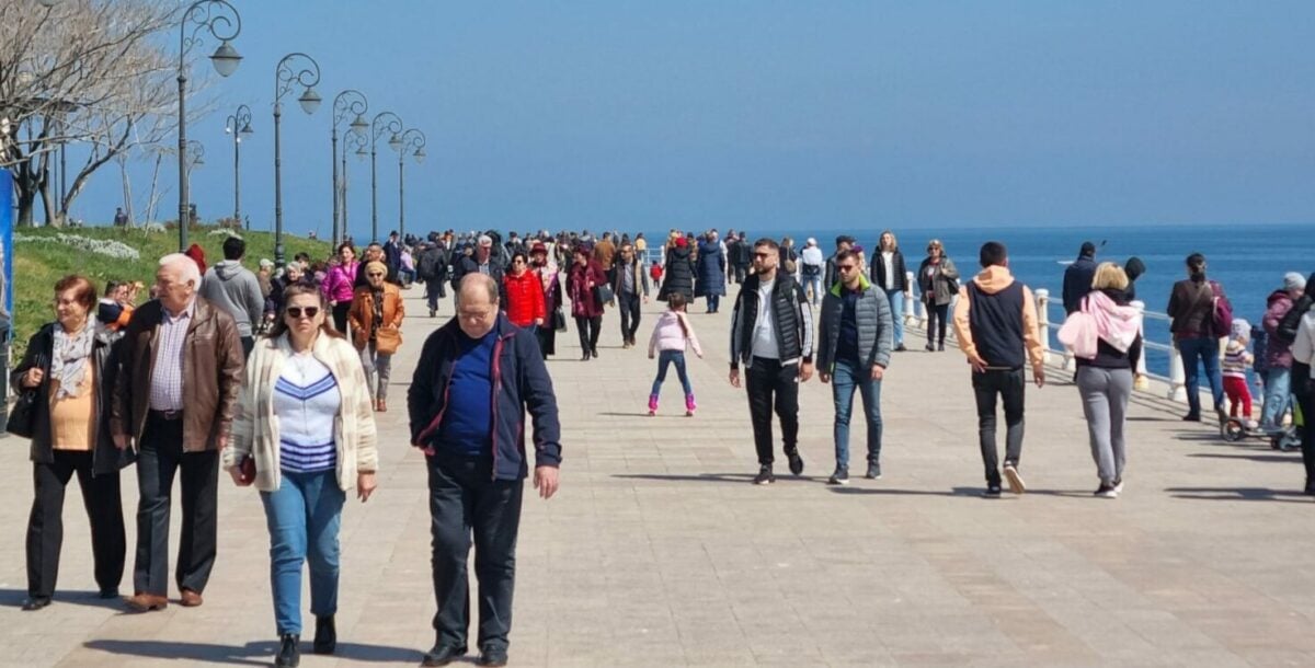 Eurobarometru: Încrederea în Uniunea Europeană se intensifică, iar optimismul pentru viitorul blocului comunitar crește / Costul vieții și inflația continuă să fie cele mai importante preocupări ale cetățenilorea noastră”