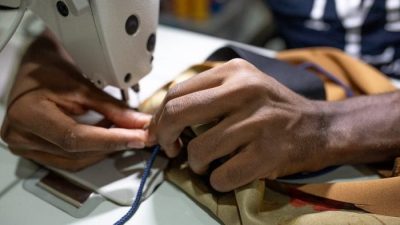 Disponibilizări în masă la Textila Oltul și Secuiana, companii tradiționale din Covasna, după desființarea unei alte fabrici de profil / Angajați aflați în preaviz după transferul de la o societate închisăea noastră”