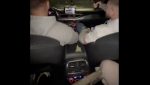 Trei tineri surprinși în filmare în timp ce călătoresc cu mașina, unul dintre ei manevrând un pistol; imaginile apărute pe internet au declanșat anchete de către autorități, inclusiv percheziții în județul Maramureșea noastră”
