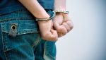 Managerul secției de psihiatrie de la Spitalul Municipal din Roman, arestat pentru conducere sub influență alcool și droguri, după ce o femeie a alertat autoritățile că l-a zărit circulând în stare de ebrietate în traficea noastră”