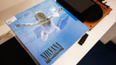 Nirvana obține din nou victoria într-un proces privind conținutul pornografic infantil asociat cu coperta albumului „Nevermind”ea noastră”