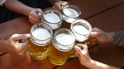 Oktoberfest din München se redeschide după închiderea temporară provocată de o amenințare cu bombă, confirmată ulterior că are legătură cu o ceartă de familieea noastră”
