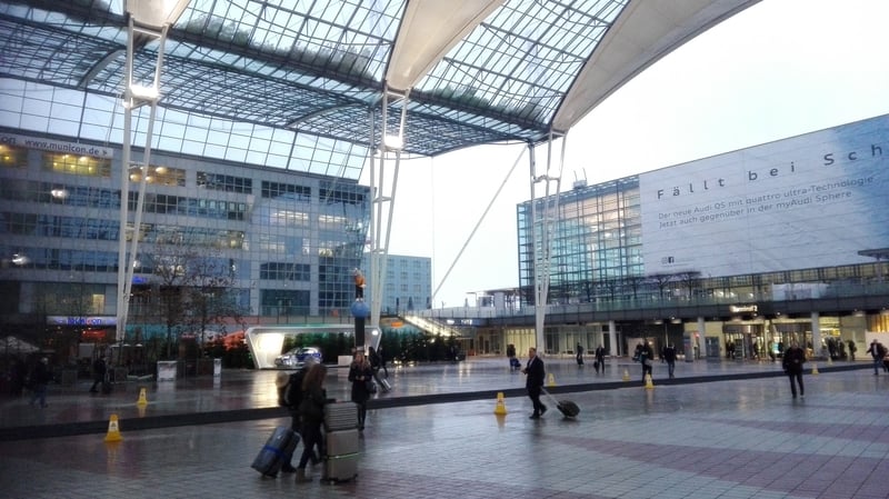 Zborurile de pe aeroportul din München suspendate pentru a doua noapte consecutiv din cauza unei noi alerte cu droneea noastră”
