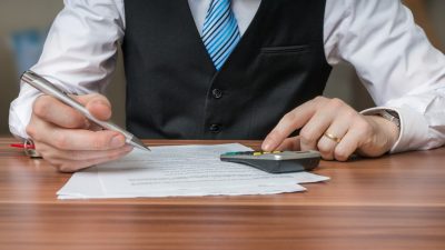 Video: Guvernul a aprobat prima ajustare bugetară a anului, cu deficitul revizuit la 8,4% din PIB și prognoza de creștere economică la 0,6%ea noastră”