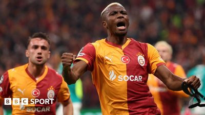 Echipele Galatasaray si Liverpool au terminat la egalitate, scor 1-1, in cadrul unei partide de fotbal din Liga Campionilor, astfel Liverpool suferind o noua infrangere in fata formației turcești.