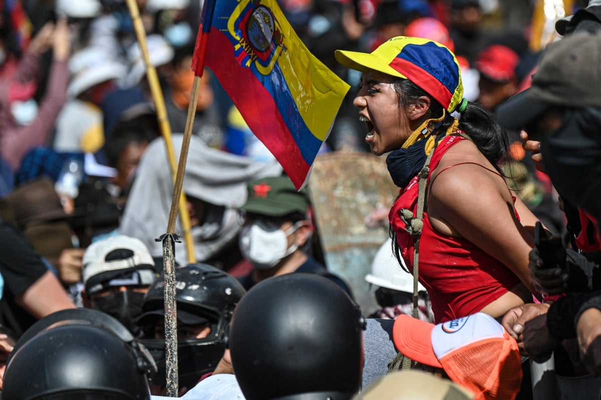 Președintele Ecuadorului a fost atacat cu pietre și arme de foc în timpul protestelor care au izbucnit în țară după eliminarea subvenției la motorinăea noastră”