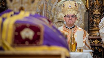 Cel mai tânăr episcop greco-catolic, Cristian Crișan, preia conducerea Bisericii Române Unite cu Roma după moartea cardinalului Lucian Mureșan; detalii despre alegerea noului arhiepiscop majorea noastră”