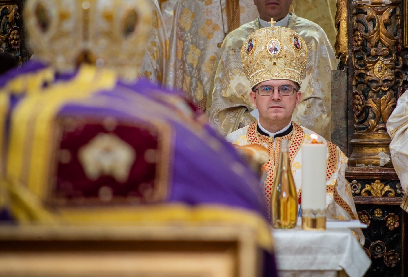 Cel mai tânăr episcop greco-catolic, Cristian Crișan, preia conducerea Bisericii Române Unite cu Roma după moartea cardinalului Lucian Mureșan; detalii despre alegerea noului arhiepiscop majorea noastră”