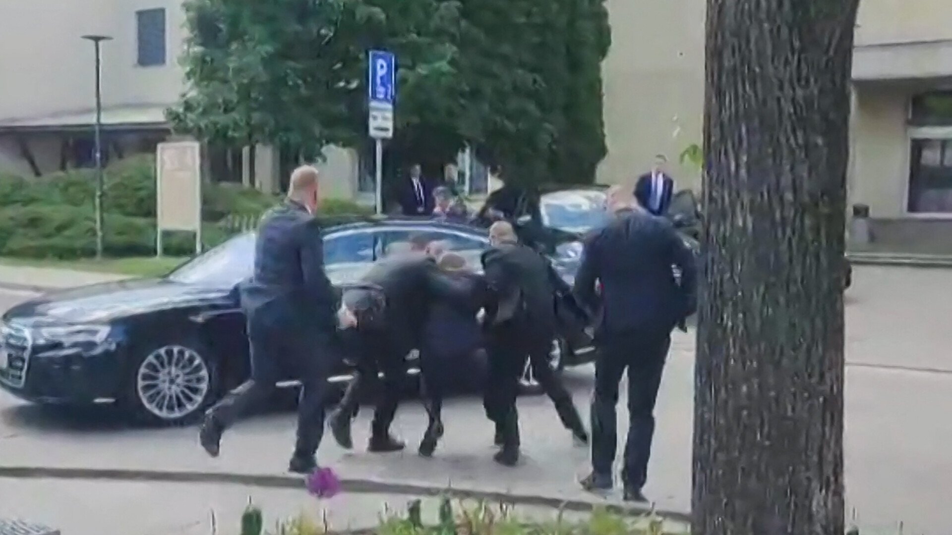 Bărbatul care a deschis focul asupra premierului slovac Fico a fost condamnat la 21 de ani de detenție pentru terorismea noastră”