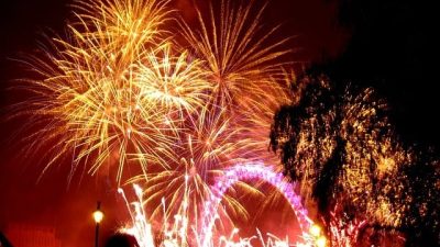 Un avion militar german, surprins de artificii de Revelion / Piloții au alertat de urgență turnul de control / Autoritățile militare și poliția desfășoară o anchetăea noastră”