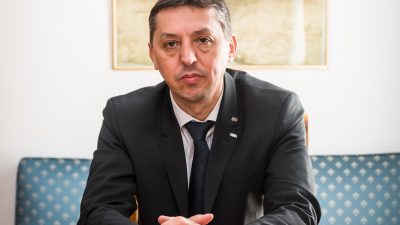 Iată o posibilă reformulare a titlului: Declarația oficială a ministrului Daniel David de Ziua Profesorului la nivel Global (Sărbătoarea Internațională a Învățământului)