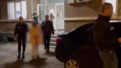 Două femei arestate pentru 24 de ore după ce au sustras haine dintr-un magazin din București și au agresat angajatele ce încercau să recupereze bunurileea noastră”