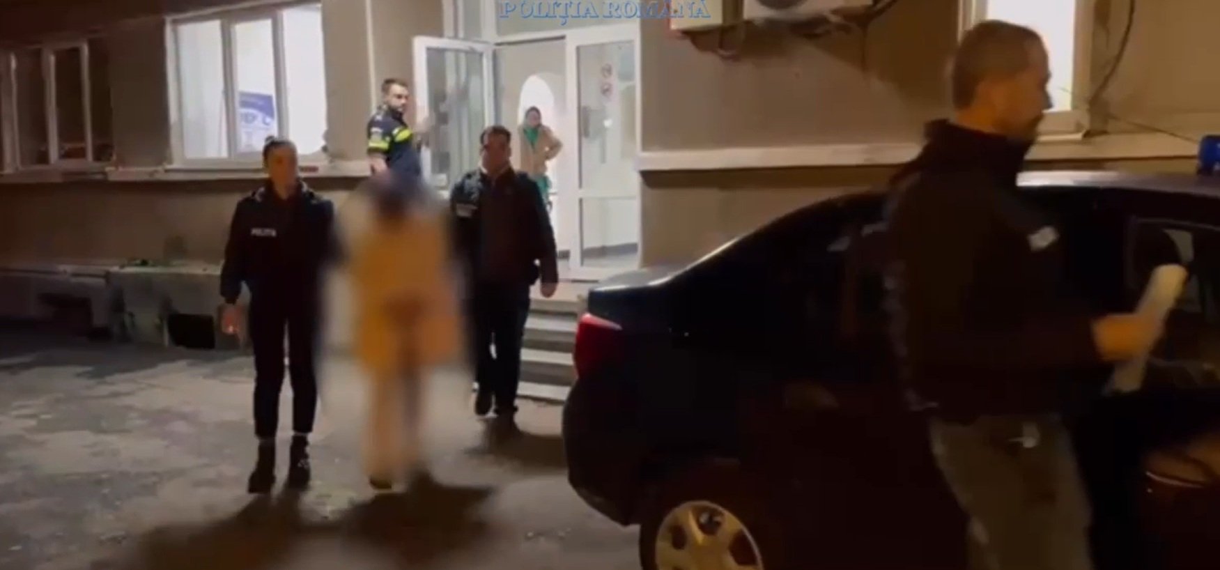 Două femei arestate pentru 24 de ore după ce au sustras haine dintr-un magazin din București și au agresat angajatele ce încercau să recupereze bunurileea noastră”