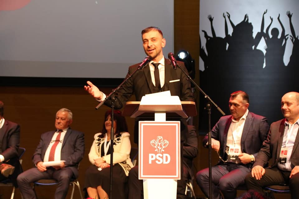 Gabriel Zetea subliniază că reformele necesare vizează în primul rând restructurarea administrației centrale, în condițiile în care din cei peste 1,3 milioane de bugetari, doar 130.000, adică 10%, activează în administrația localăea noastră”