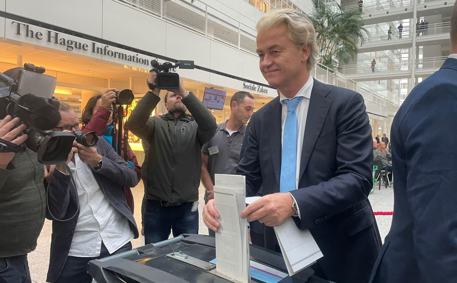 Principalii actori și provocările alegerilor în Olanda: șansele lui Wilders și fragmentarea scenei politice cu 27 de partide, inclusiv grupuri pentru animale, pensionari și sport – analiză din presa internaționalăea noastră”