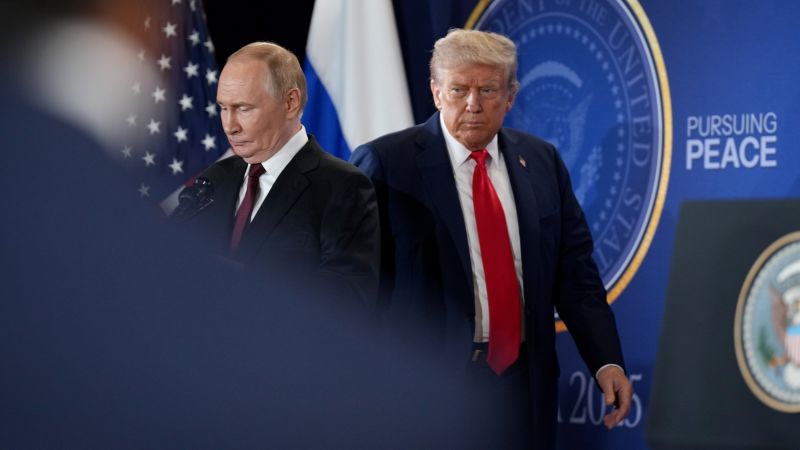 O posibila reformulare a titlului ar fi: “Va atrage apelul lui Putin pe Trump mai aproape de Moscova?” sau “Se va apropia Trump de Kremlin dupa chemarea lui Putin?”
Sau, utilizand sinonime, putem obtine: “Va convinge invitatia lui Putin pe Trump sa se apropie de puterea ruseasca?” sau “Va determina apelul lui Putin pe Trump sa se alieze cu Rusia?”