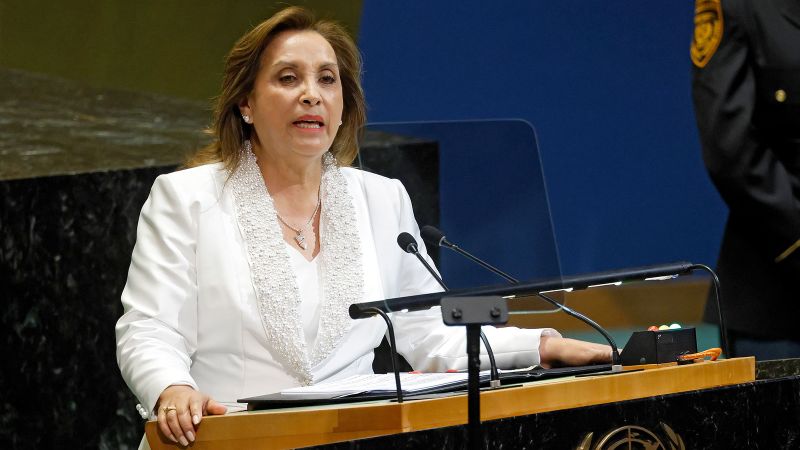 Președintele Peru, Dina Boluarte, este demis din funcție în urma unei serii de scandaluri care au afectat puternic imaginea sa și a guvernului.