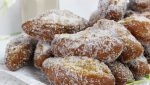Video: Huesillos – desertul tradițional spaniol pentru Ziua Morților, asemănător cu gogoșile lungi și subțiri parfumate cu anason, ideale pentru Halloweenea noastră”