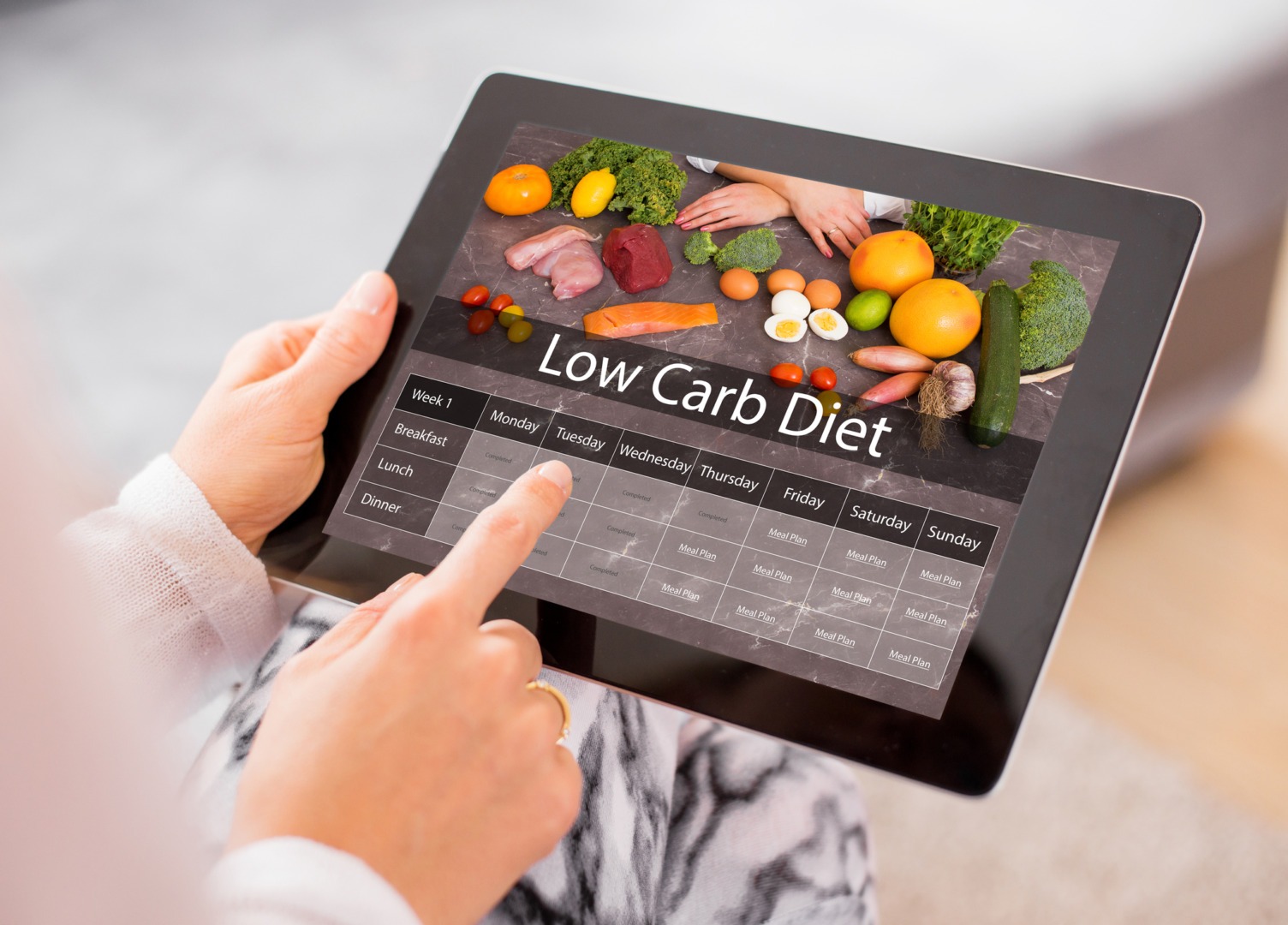 Motivul pentru care nu reușești să slăbești, deși ai eliminat aproape complet carbohidrații / Explicațiile experților despre dietele cu conținut redus de carbohidrațiea noastră”
