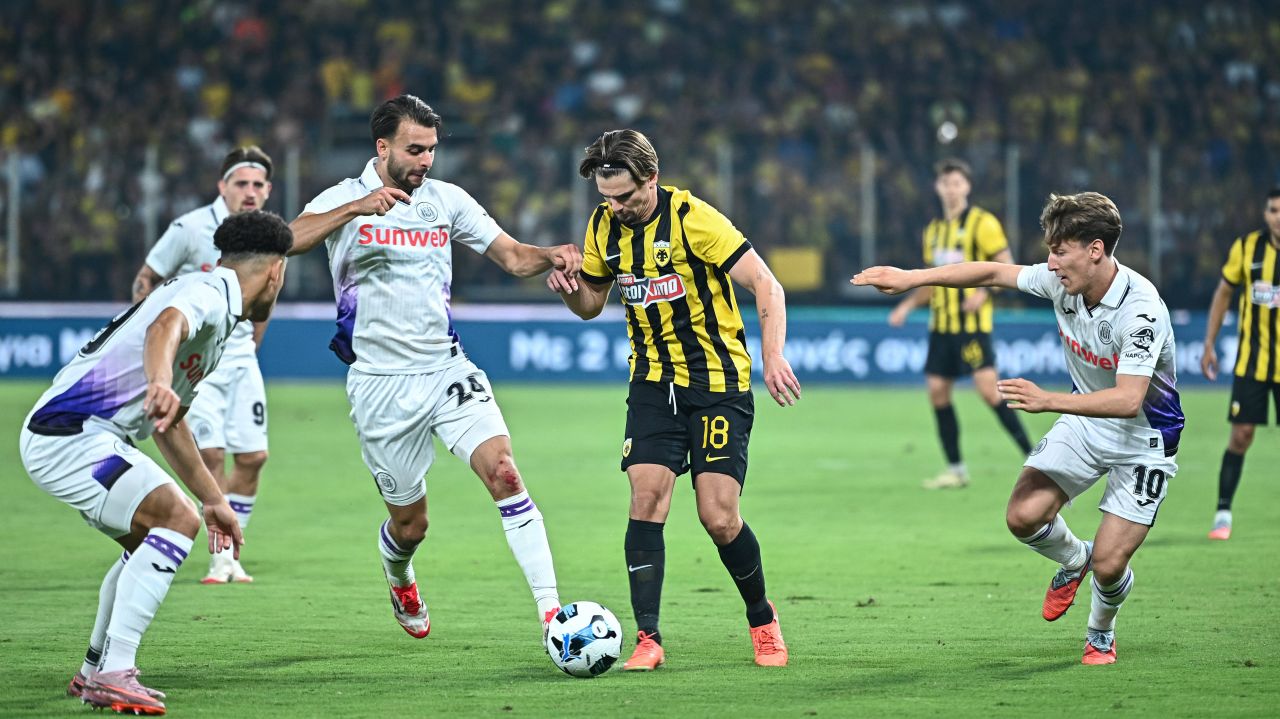 Răzvan Marin a evoluat pe o poziție surprinzătoare în înfrângerea neașteptată a lui AEK Atena, după un hat-trick impresionant!