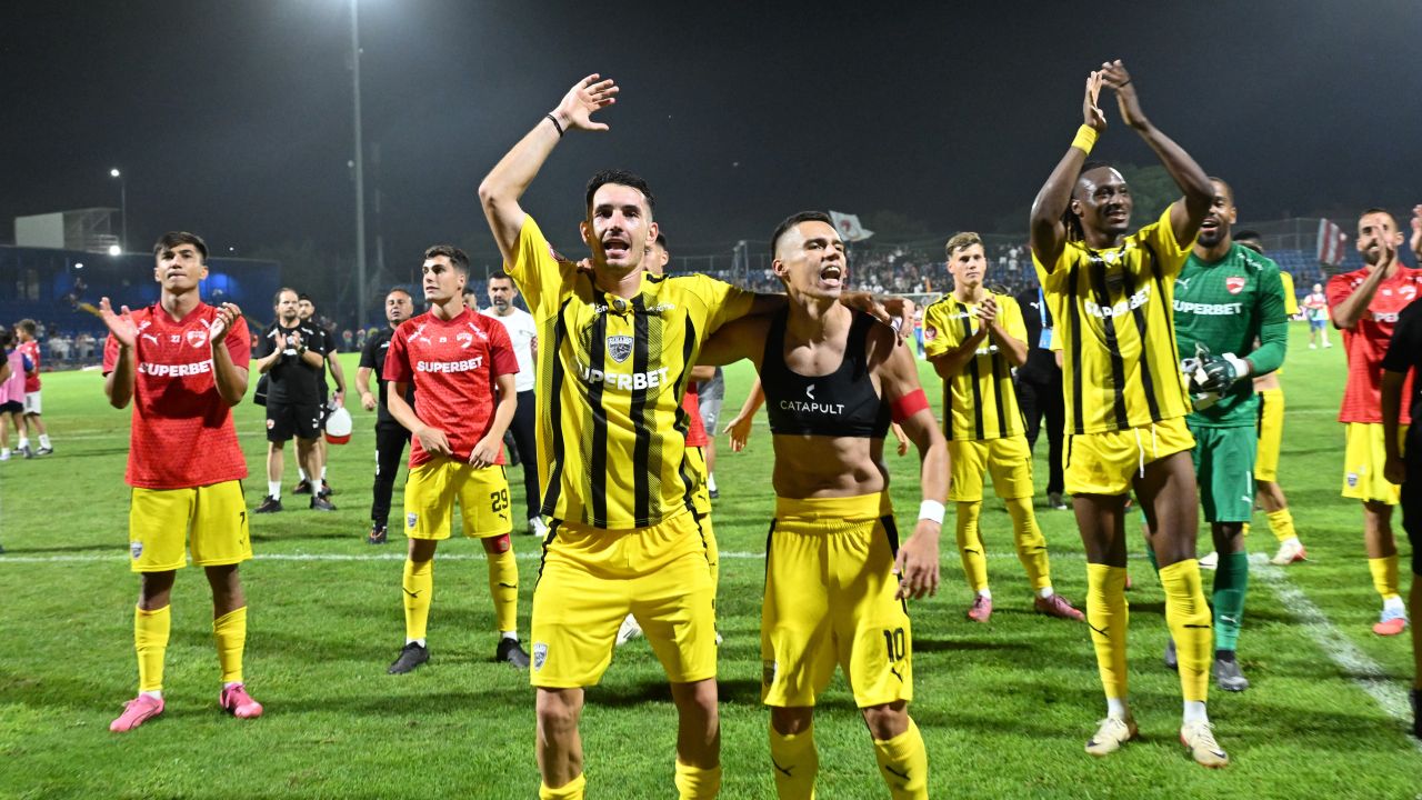 Unirea Slobozia – Dinamo, ora 20:30, TRANSMISIE ÎN DIRECT. “Câinii” urmăresc o victorie esențială.