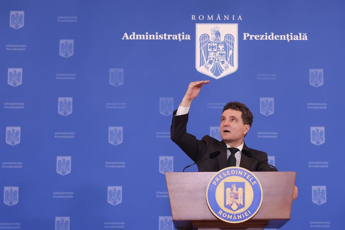 Informații din surse oficiale indică faptul că Nicușor Dan intenționează să facă modificări în echipa sa, prin eliberarea din funcție a șase din cei unsprezece consilieri prezidențiali. Noile numiri vor fi anunțate în cursul săptămânii viitoare și vor intra în vigoare starting cu data de 1 noiembrie.